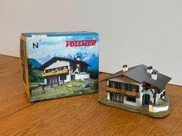 G0738: Ferienhaus, fertig gebaut (Spur N)