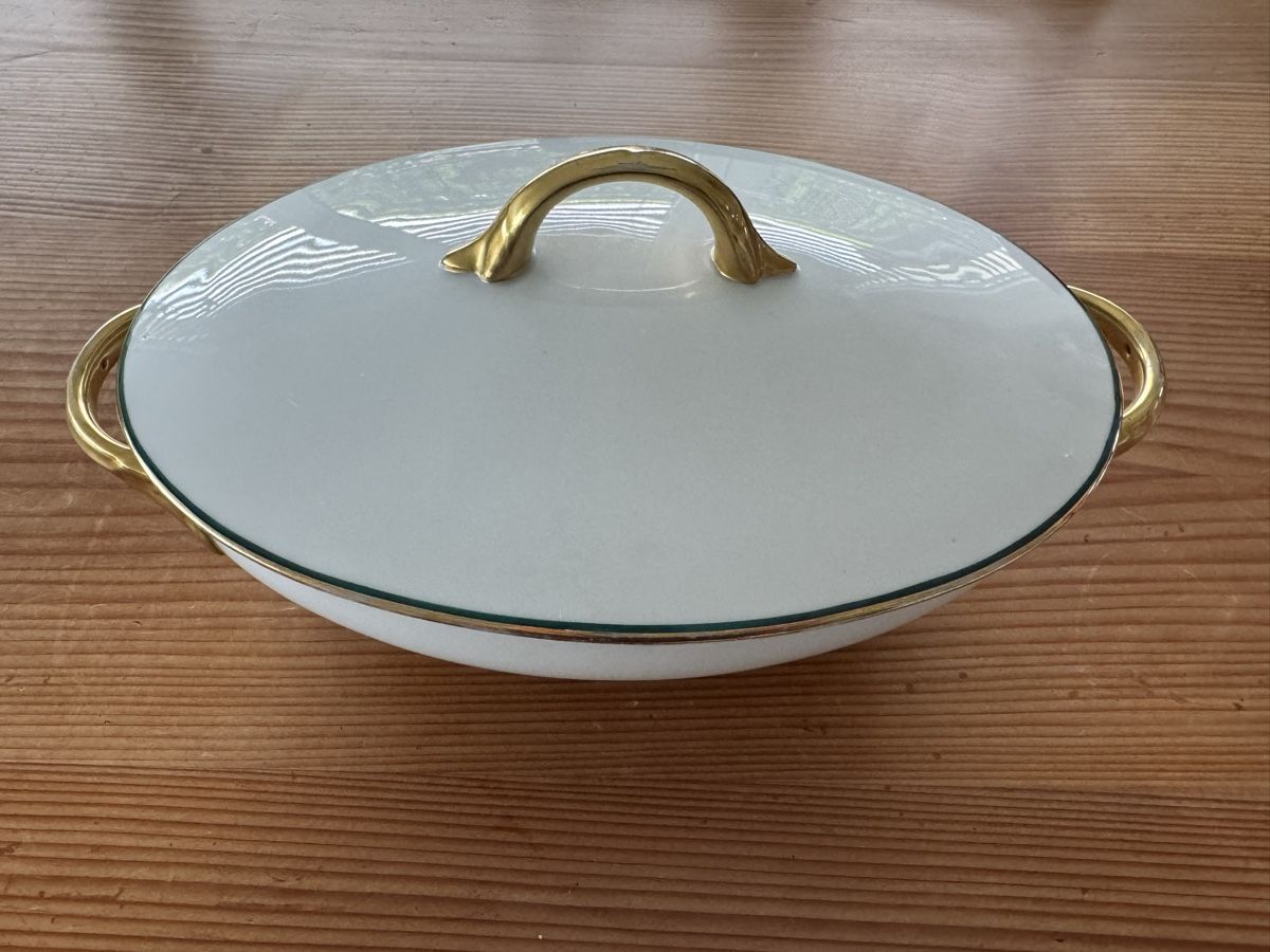 Schalen: Edle Servierschüssel /Terrine mit Deckel, Golddekor – Gebraucht aus Lanzenhäusern von Galaa
