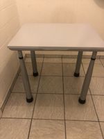 Lista Bürotischplatten140x80 , 77x60 mit Füssen