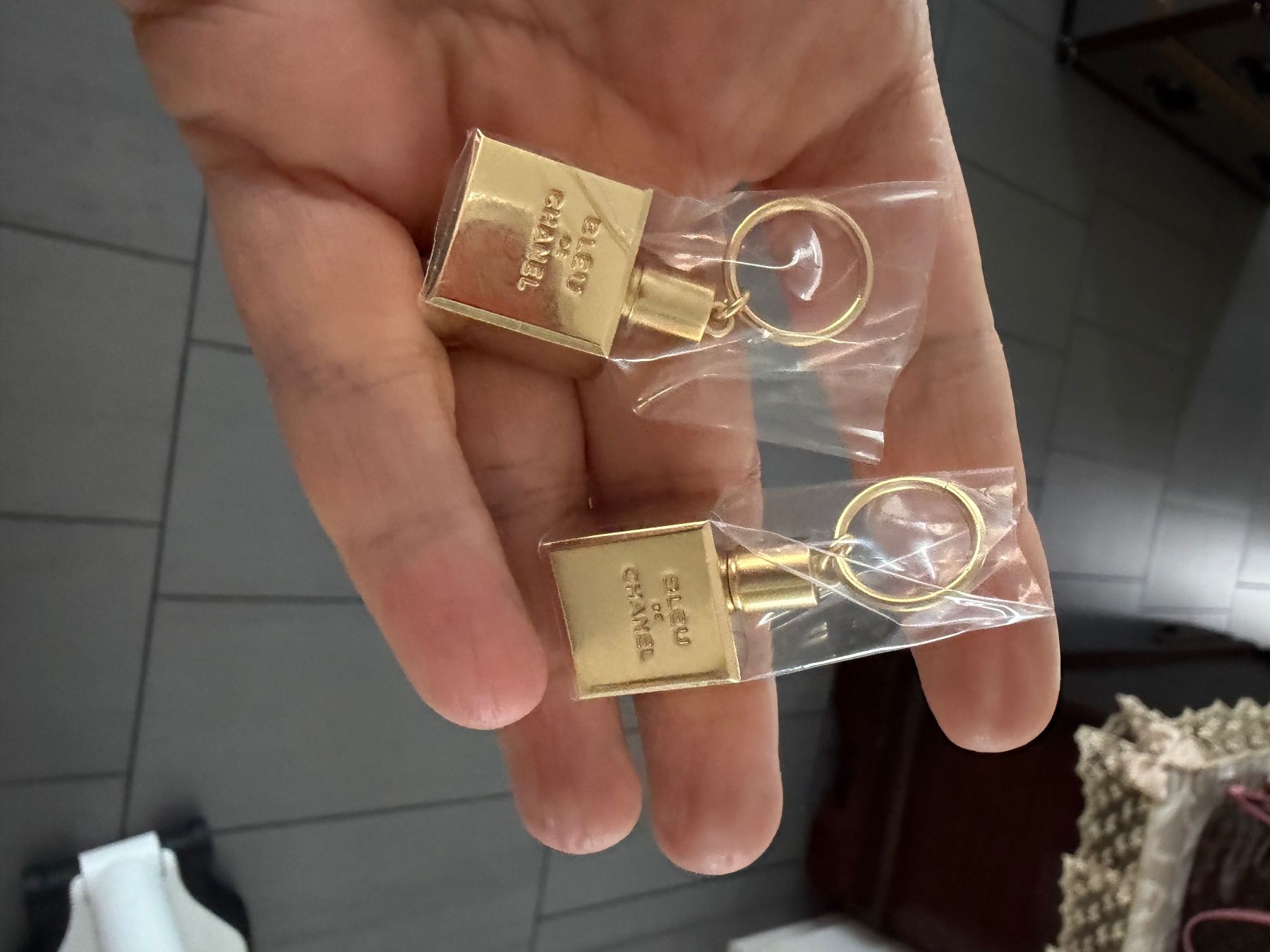 Chanel Ciondoli: Chanel Anhänger neu – Nuovo e nell'imballaggio originale da Allschwil venduto da Figidindia
