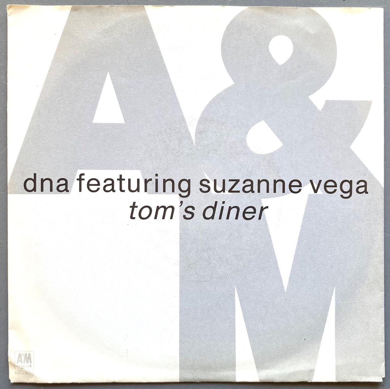 Schallplatten: DNA FEATURING SUZANNE VEGA - TOM'S DINER – Gebraucht aus Poliez-Pittet von Newtown-Records