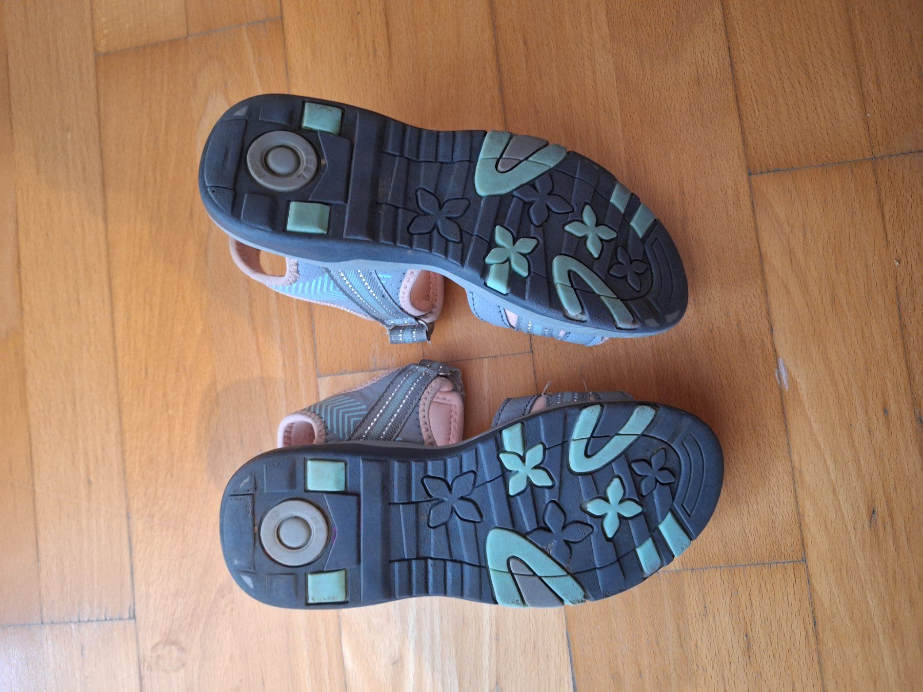 Scarpe per ragazze: Mädchen Sandale Gr. 33 – Usato da Richterswil venduto da zsubaba86 3