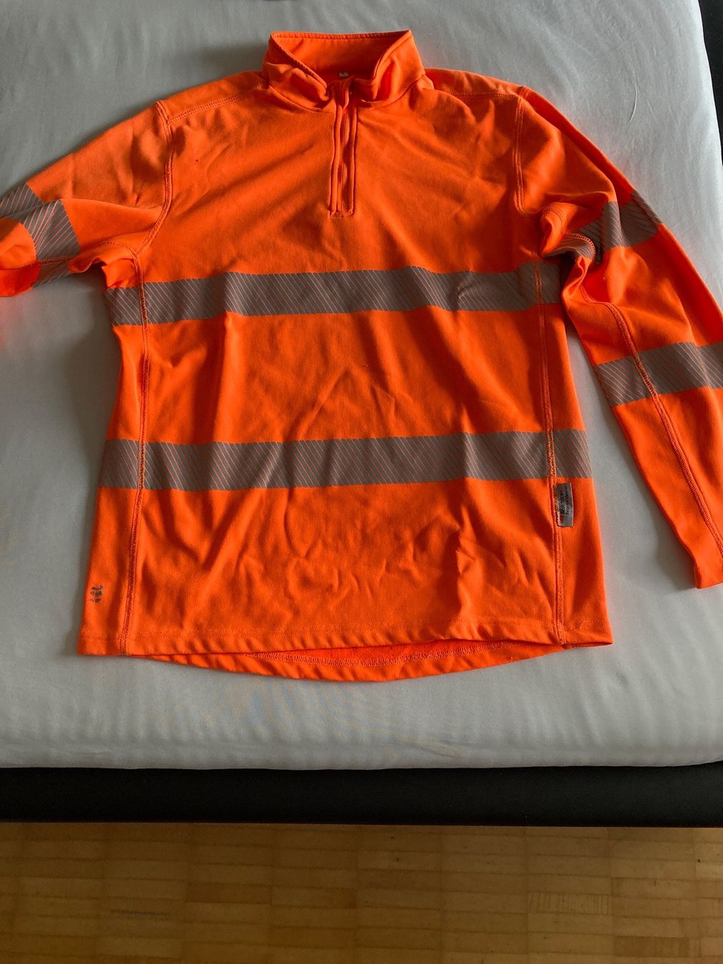 Maglioni & Felpe: Pull de travail orange mi-saison, taille L. – Usato da Delémont venduto da ant_ghk7 1
