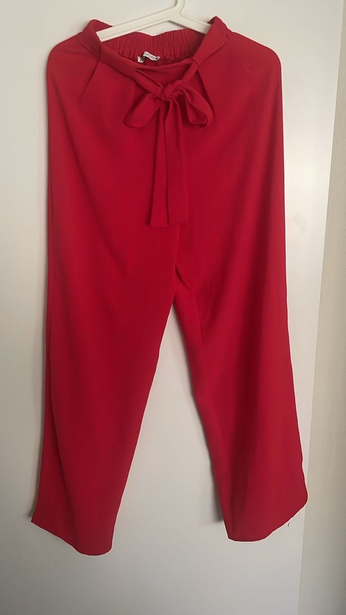 Zara Pantaloni: Rote Hose - Grösse S - Zara – Usato da Pfäffikon ZH venduto da so.ni