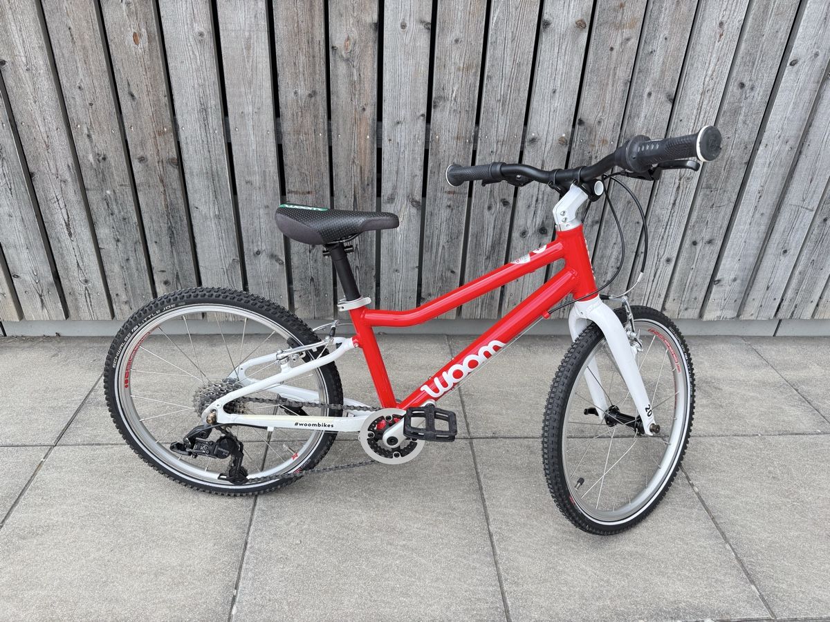 Woom Velos: Woom 4 rot – Gebraucht aus Rehetobel von B892ED 1