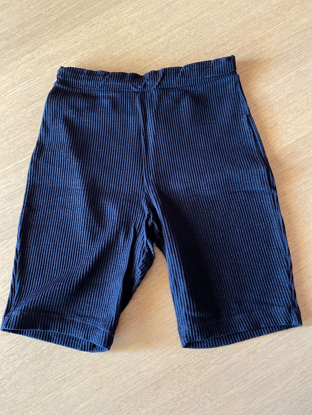 Zara Hosen: Short noir Zara - taille S stretch – Gebraucht aus Genève von swissjojo