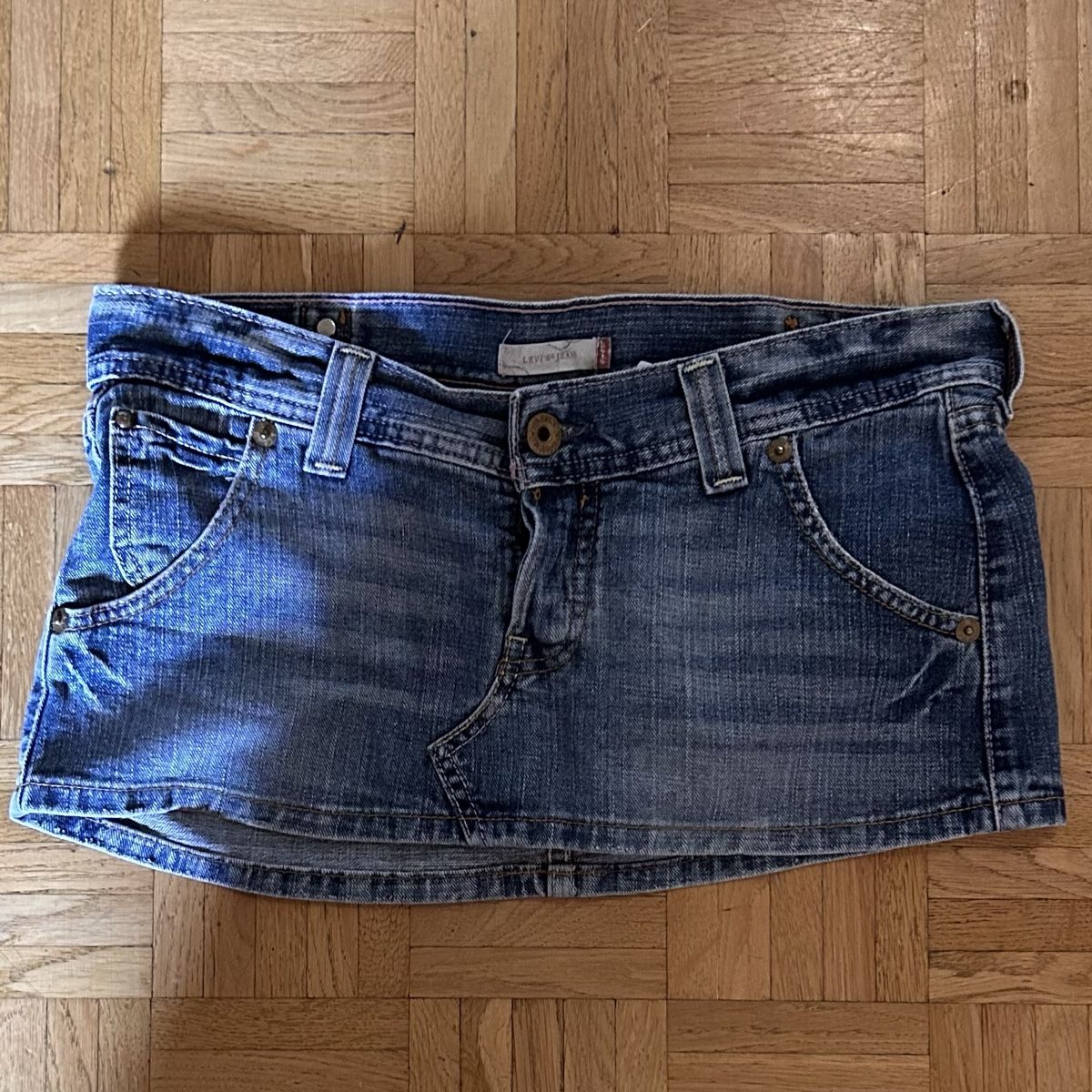Levi's Gonne: Levi's Denim Mini Skirt Size 29 – Nuovo (secondo la descrizione) da Glattbrugg venduto da Lara_G06