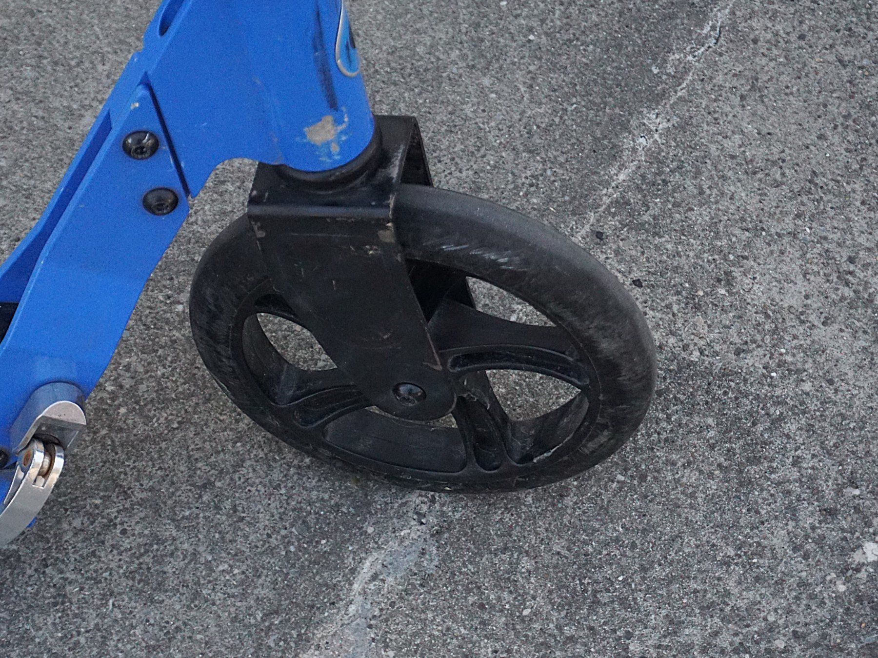 Micro Kickboard: Micro Trottinett (Tretroller) blau – Usato da Pratteln venduto da Restwert_Pratteln 2