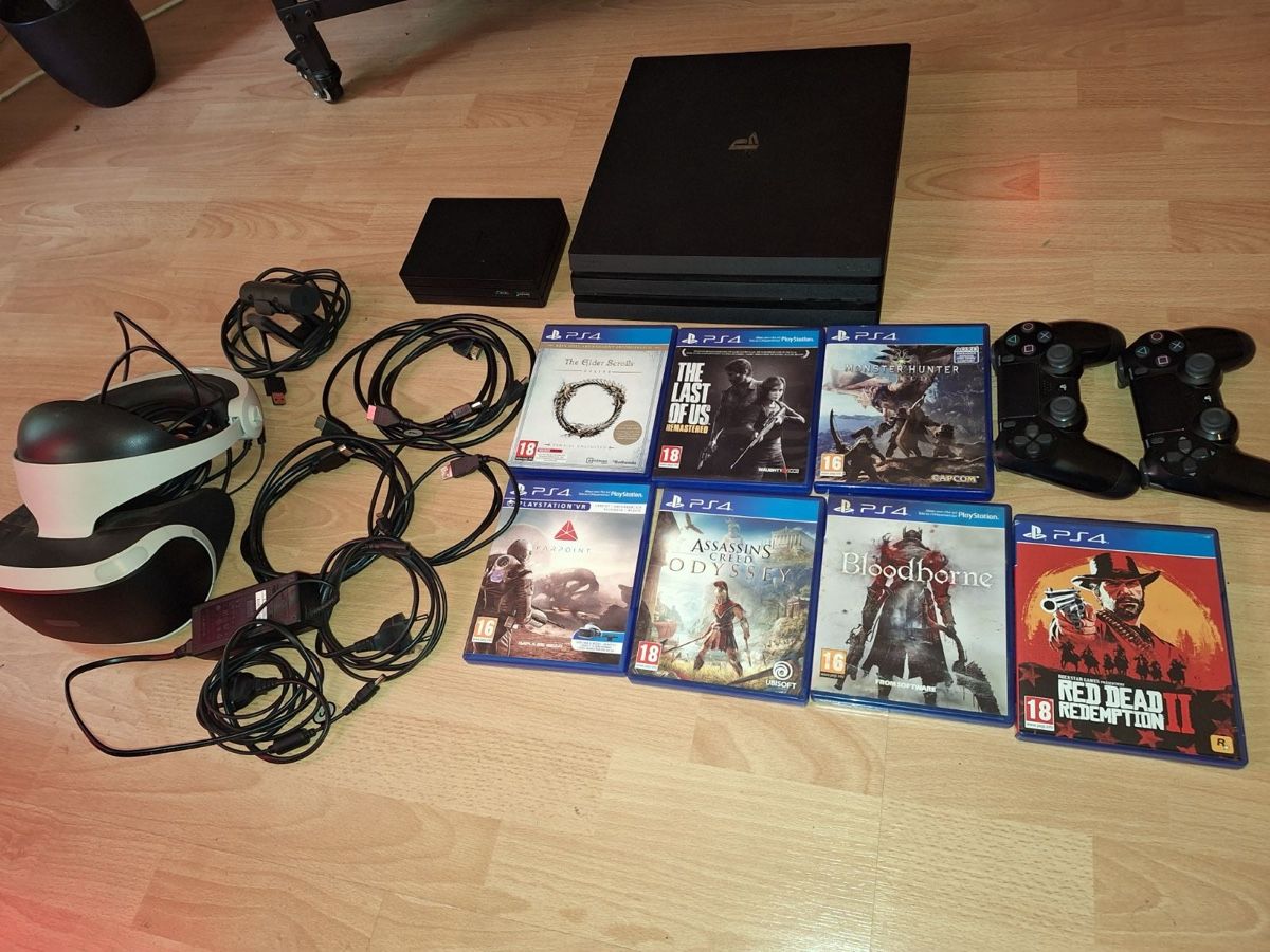Sony Console: Playstation 4 Pro Bundle mit VR Brille & 7 Games! – Usato da Aarburg venduto da Acid84