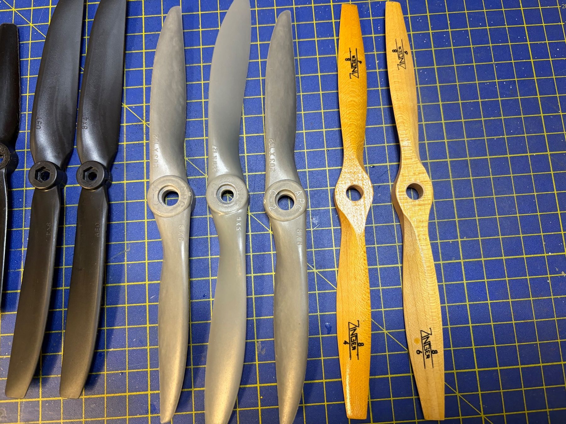 RC Kits de montage: Modellflugzeug Propeller div. (2) – D'occasion à Glattbrugg par Olio7 3