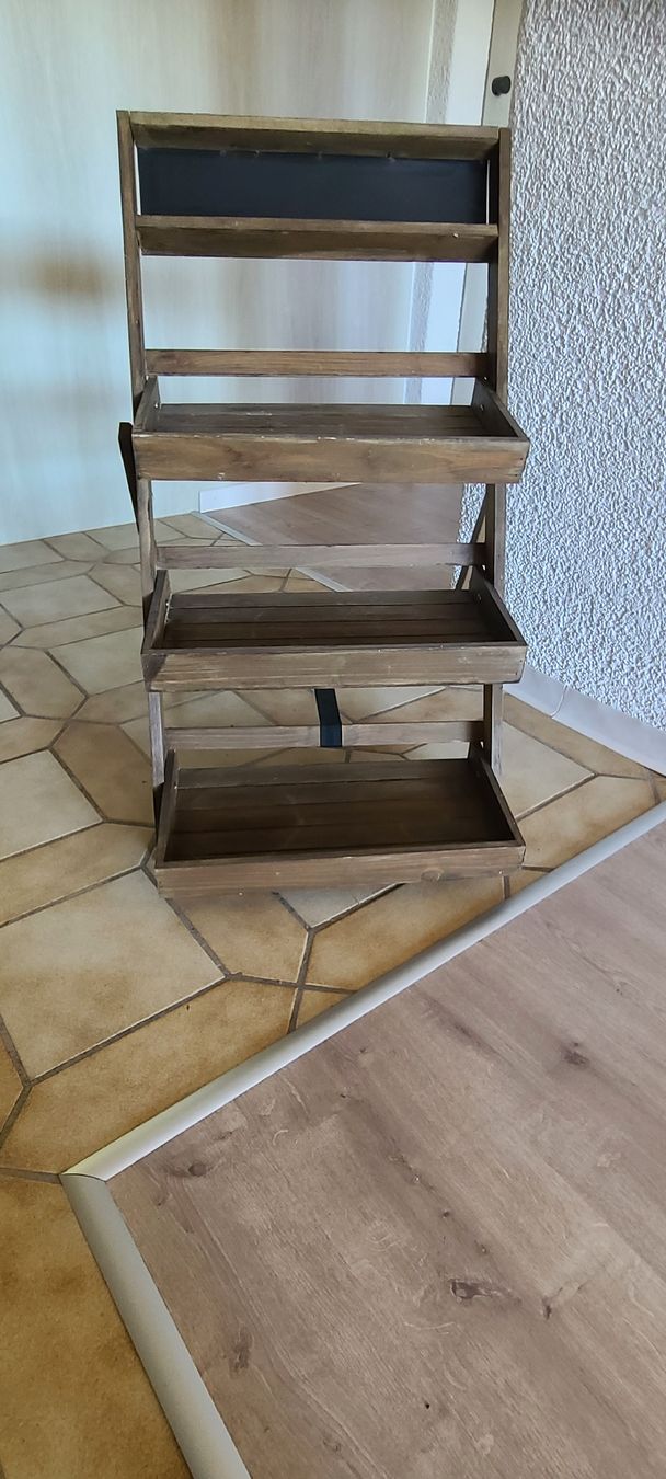 Tutte le decorazioni: Pflanzentreppe aus Holz – Usato da Orvin venduto da Puenktchen01