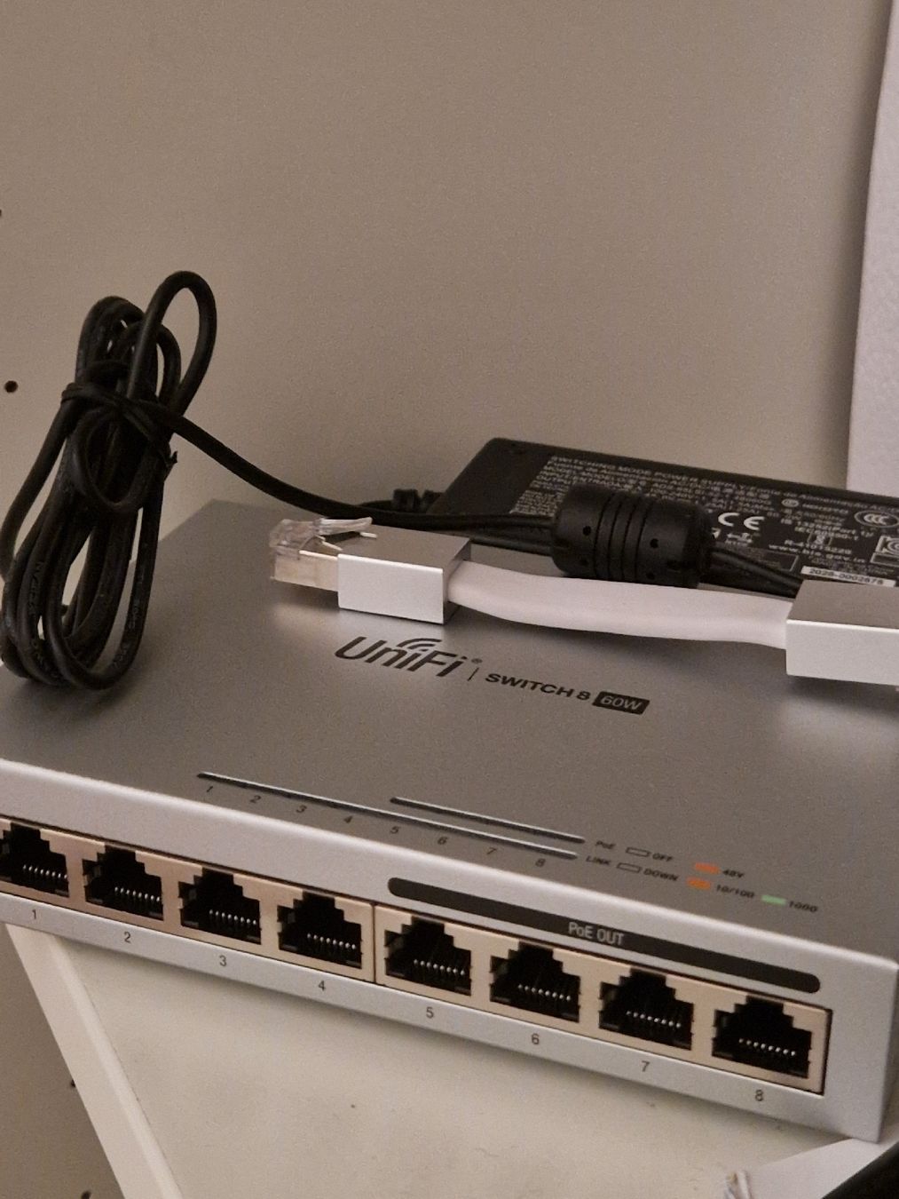 Ubiquiti Hubs & Switches: Unifi 8 PoE 8-60W – D'occasion à Ormalingen par duftladen