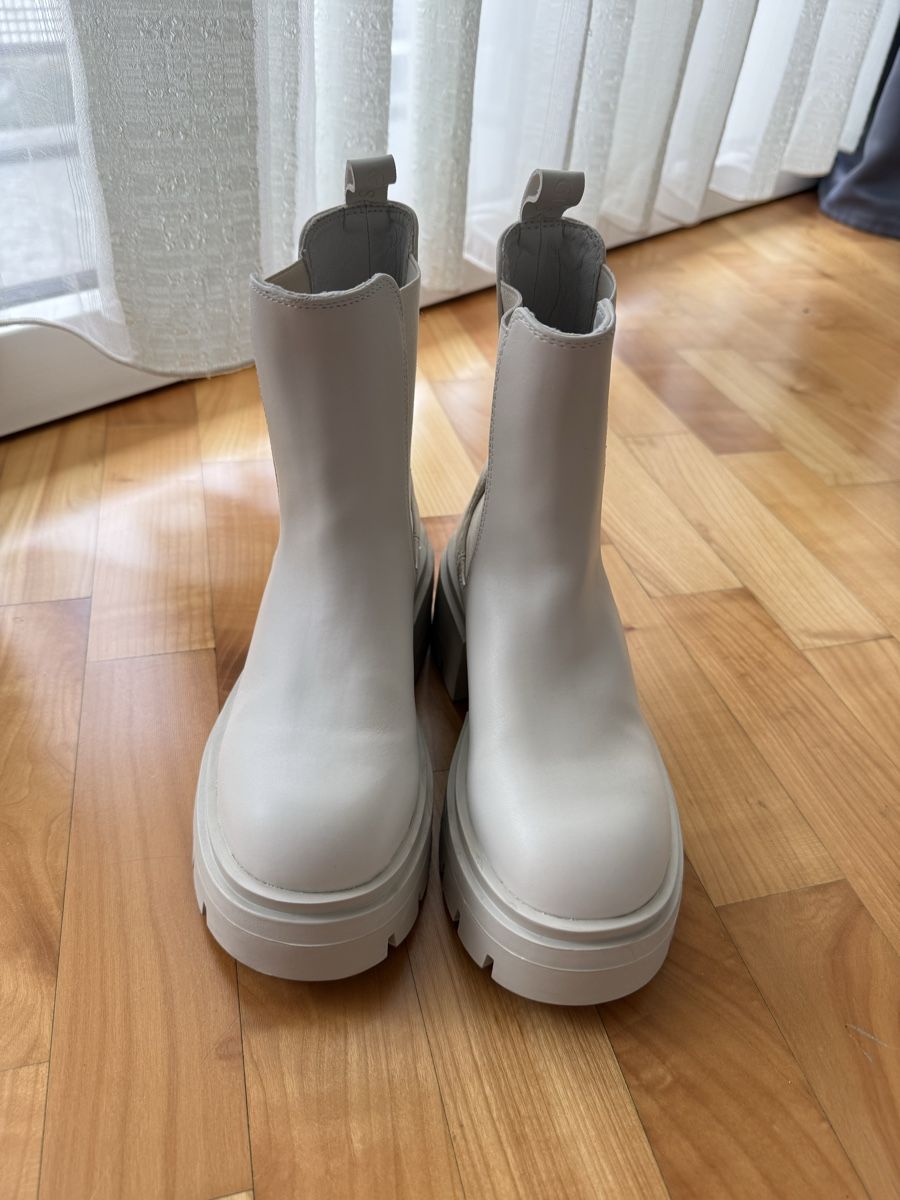 Guess Scarpe da donna: Guess Boots, neuwertig, Grösse 36, beige – Usato da Lachen SZ venduto da ali_5xw5 1