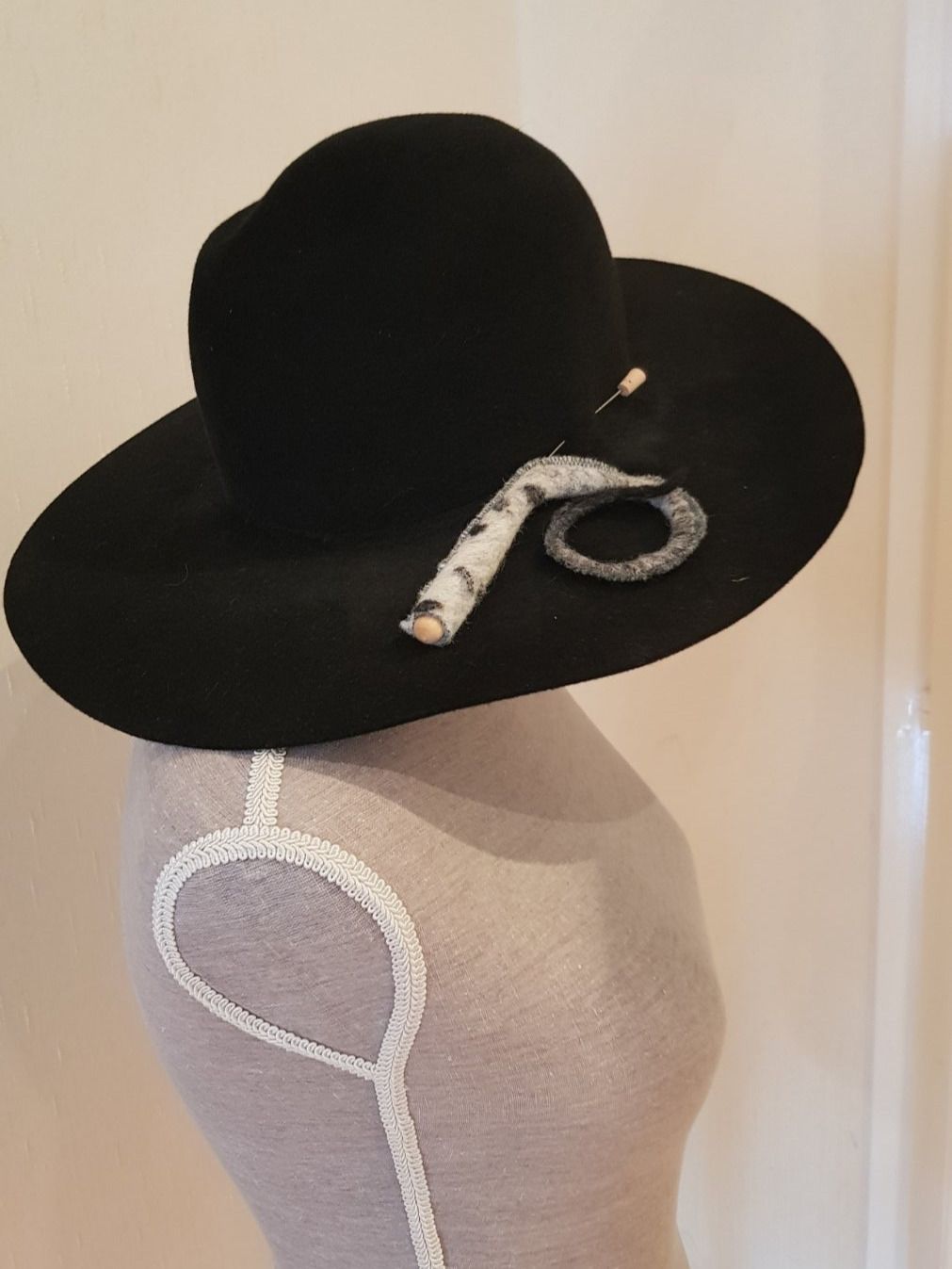 Copricapi, berretti & cappellini: Chapeau Jean-Robert Gase, noir – Usato da Marly venduto da Barbarajane 1