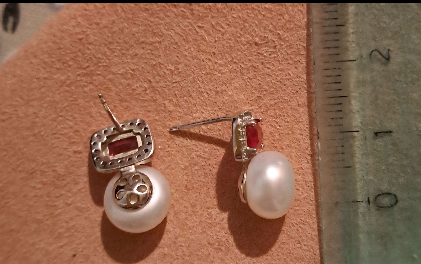 Ohrringe & -stecker: Boucles d'oreilles puce pour femmes – Gebraucht aus Bernex von Dariafr 2