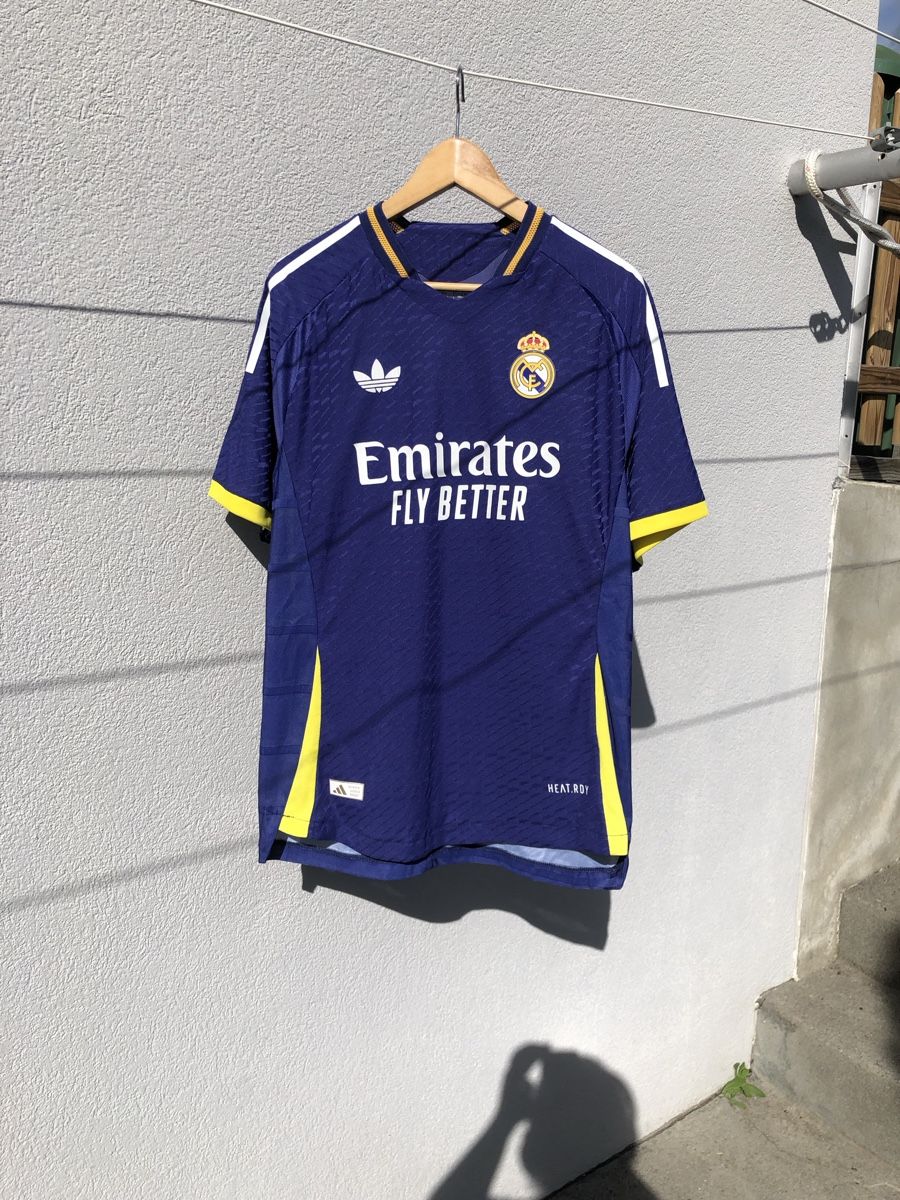 Real Madrid Maillots de corps & Pantalons: Real Madrid Jersey – D'occasion à Fribourg par ann_l9b7