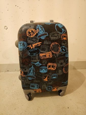Stabiler Handgepäck-Koffer mit Reisestempel & Zahlenschloss
