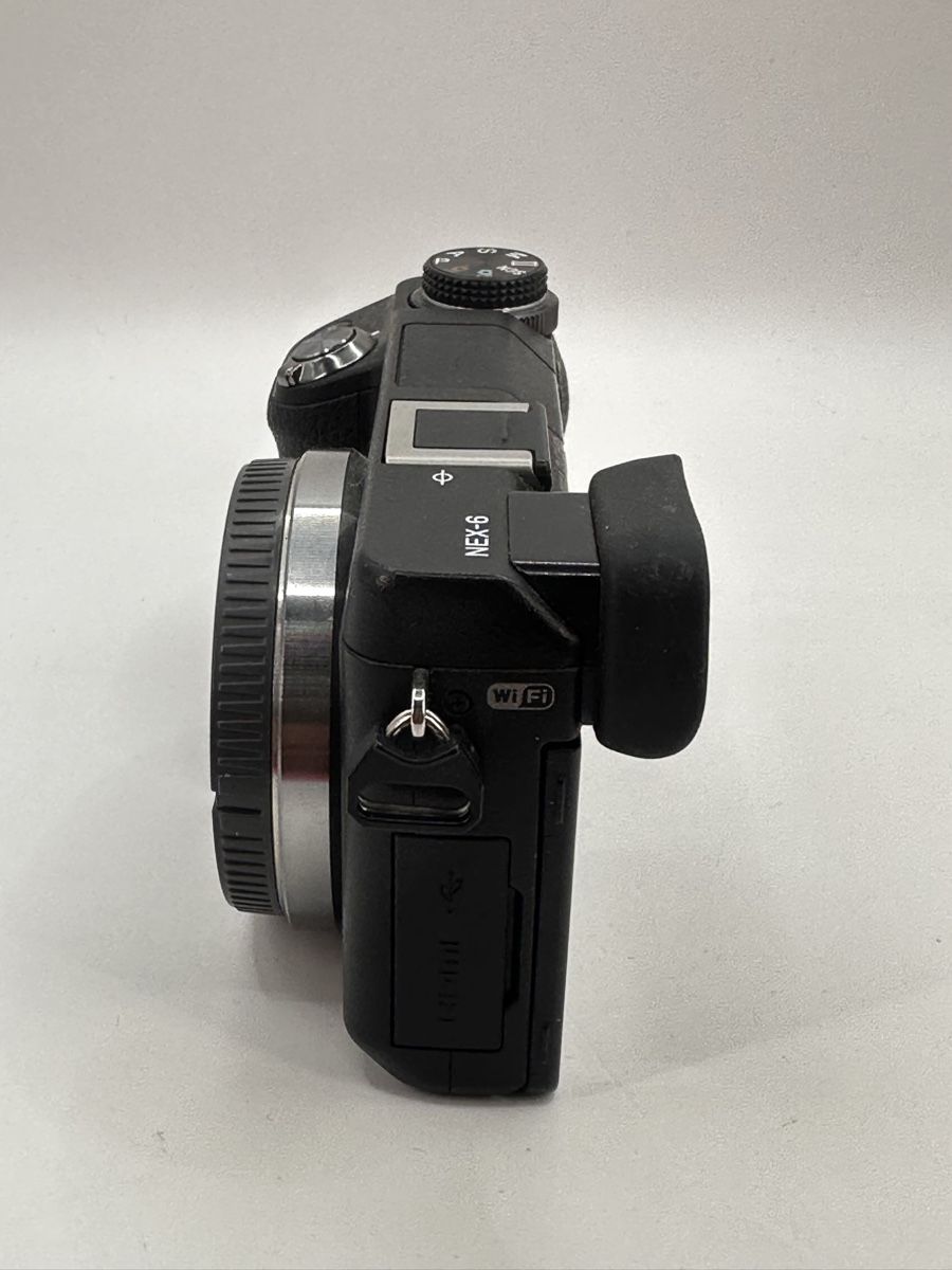 Sony Fotocamera: Sony nex 6 mit kosmetischem Fehler – Usato da Arbon venduto da Sed_9bj9 2
