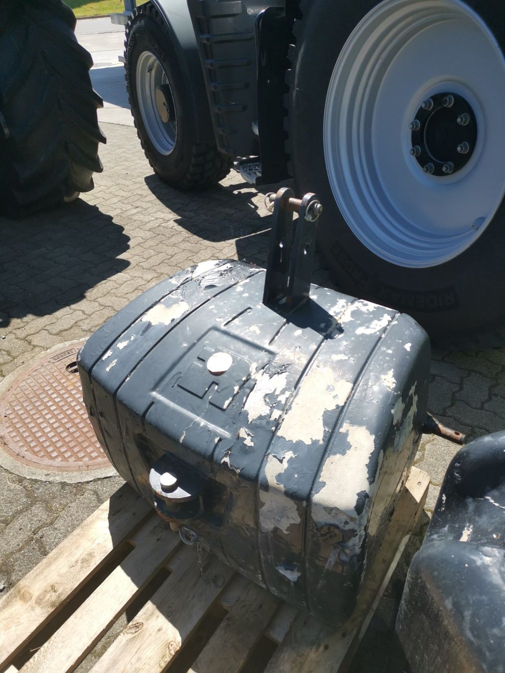 Trattori: Traktoren Gewicht 650 KG – Usato da Buttwil venduto da obelix-idefix