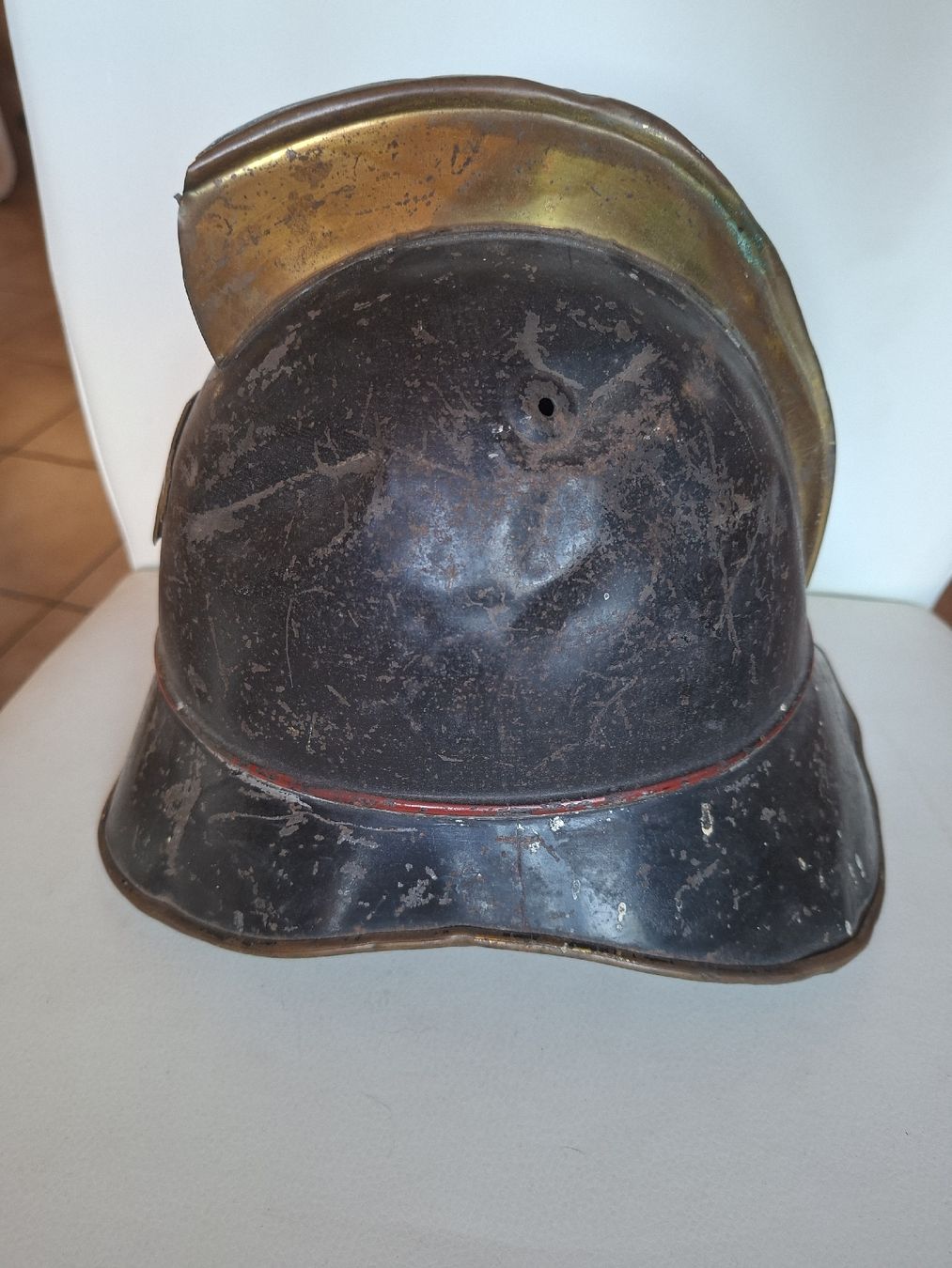 Feuerwehr: Antiker Schweizer Feuerwehr Blechhelm – Gebraucht aus Schwanden Sigrisw von cadieux71 1