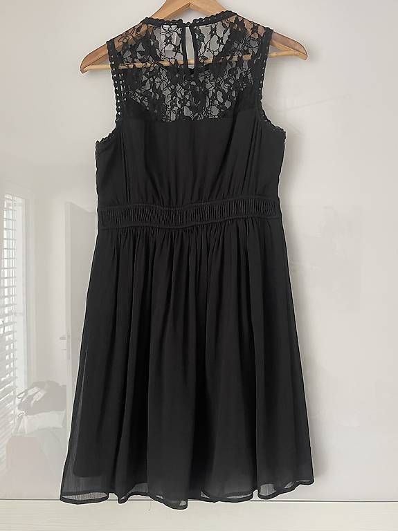 Vero Moda Kleider: Schwarzes Vero Moda Kleid in Größe M – Gebraucht aus Zürich von michaela_2024 2