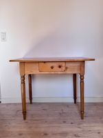 Antikes Holztischchen