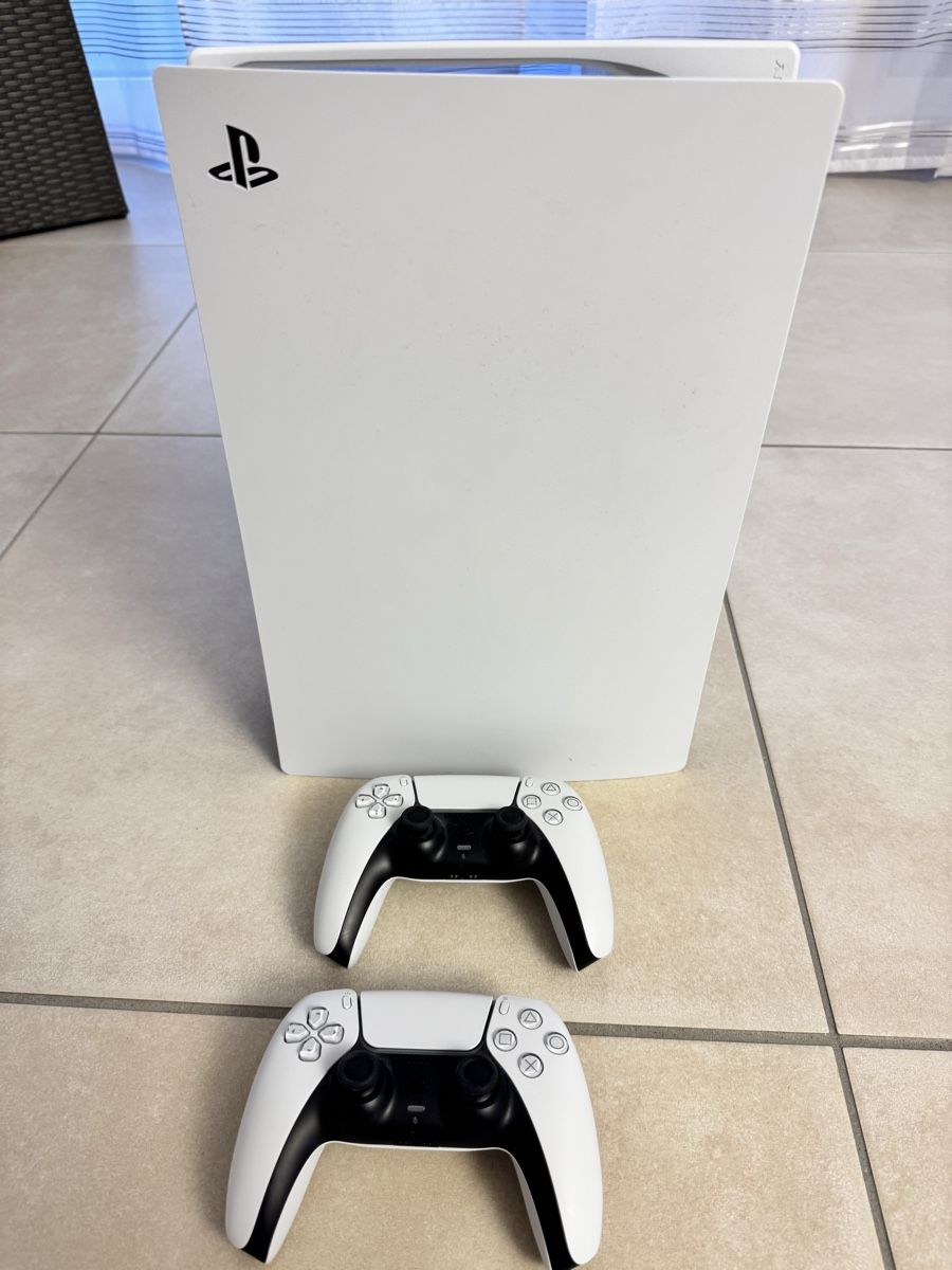 Sony Consoles: Sony Playstation 5 Digital Edition – D'occasion à Meierskappel par kev_nn8q 1
