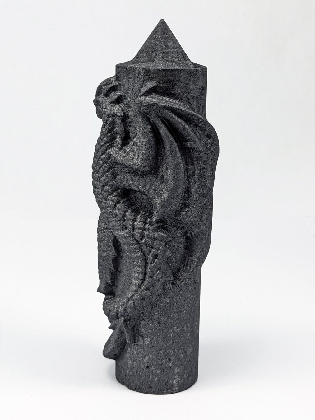 Minerali & Pietre curative: Schungit Turm mit Drachen 10,1cm – Nuovo e nell'imballaggio originale da Meilen venduto da StoneGarden 1