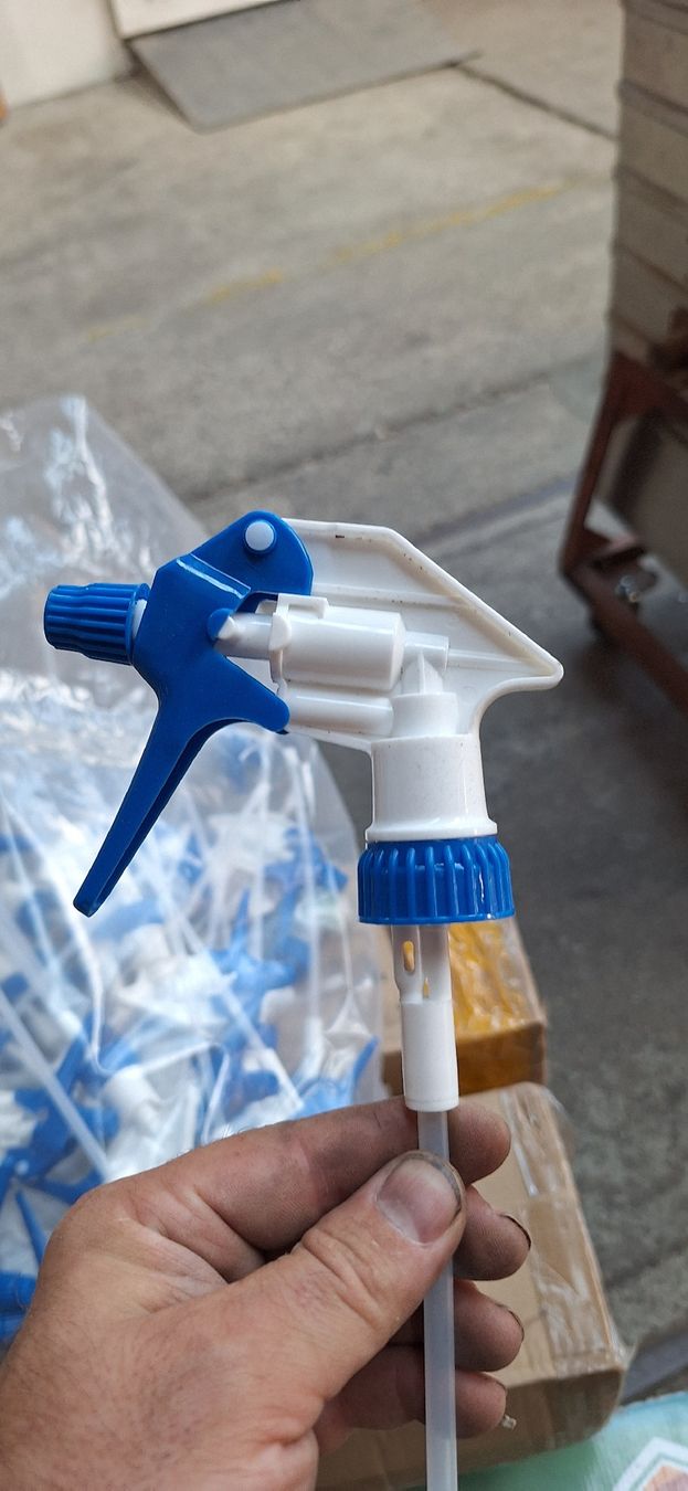Behälter & Ähnliches: Sprühkopf Set Blau Weiss ca. 30stk – Neu und originalverpackt aus Kloten von WOODStudio 1