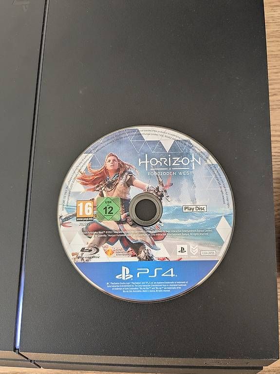 Console: Playstation 4 mit 3 Controller & Horizon Forbidden West – Usato da Zürich venduto da Rudie01 4