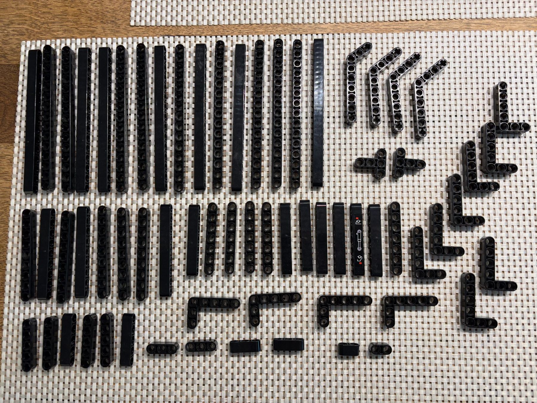 Lego Kit di costruzioni: Lego Technik 8110 schwarze runde Lochbalken – Usato da Buochs venduto da Techtelmechtel