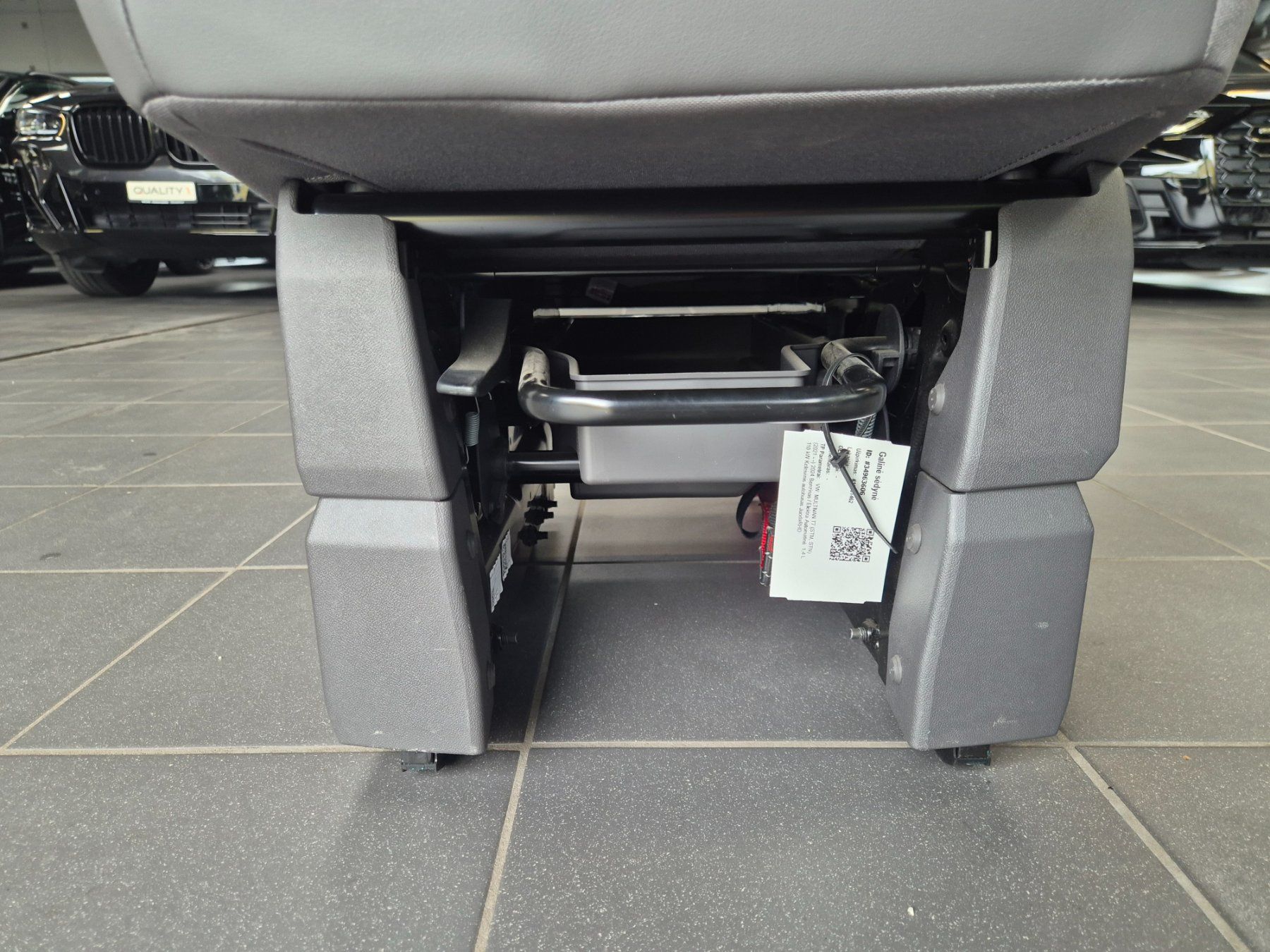 Volkswagen Toutes les pièces auto: Sitz für VW T7 Multivan – D'occasion à Winterthur par WEWi-Ersatzteile 4