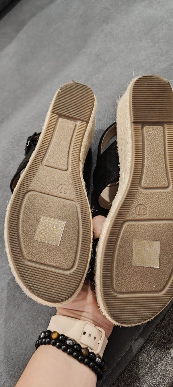 Chaussures femmes: Sandales compensées noires taille 37 bon état – Neuf (Voir description) à Chailly-Montreux par Cel_ka 1