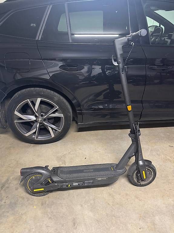 Scooter: Ninebot g2max – Usato da Winterthur venduto da Hupf