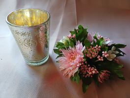 neu: Teelichtglas gold mit rosa Blumenkränzlein Tischdeko