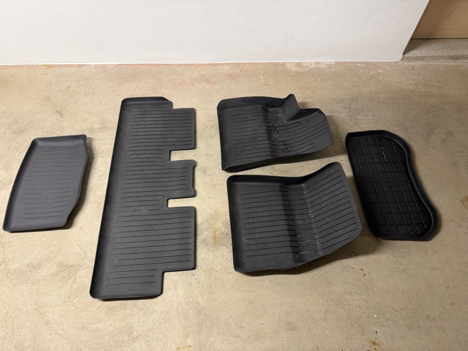 Tesla Tutti i ricambio: Accessoires originaux - Tesla Model 3 – Usato da Crassier venduto da phildede 1