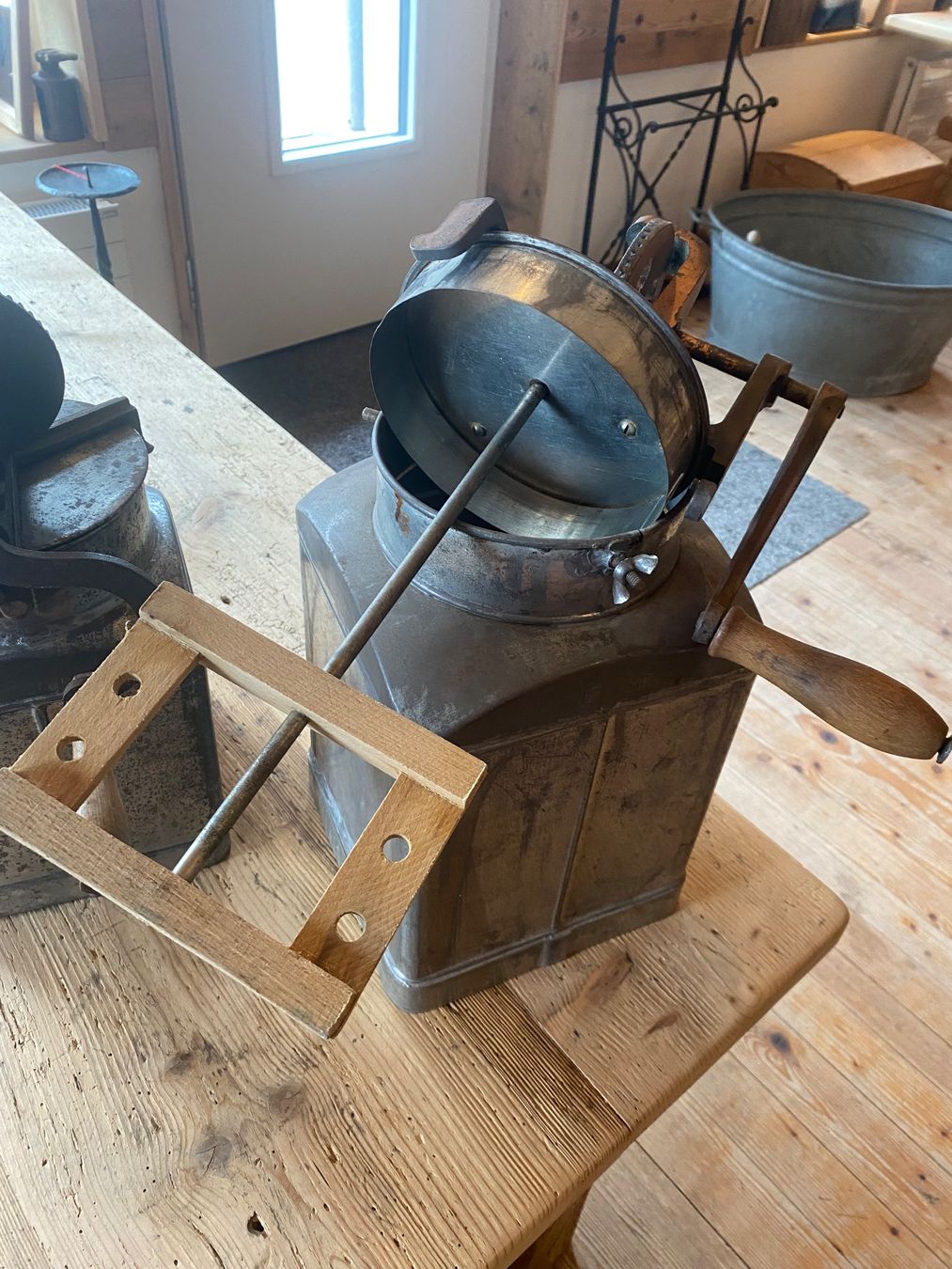 Sonstige antike Technik & Geräte: 2  Blechbutterfässer – Gebraucht aus Lenk im Simmental von gwustu 3