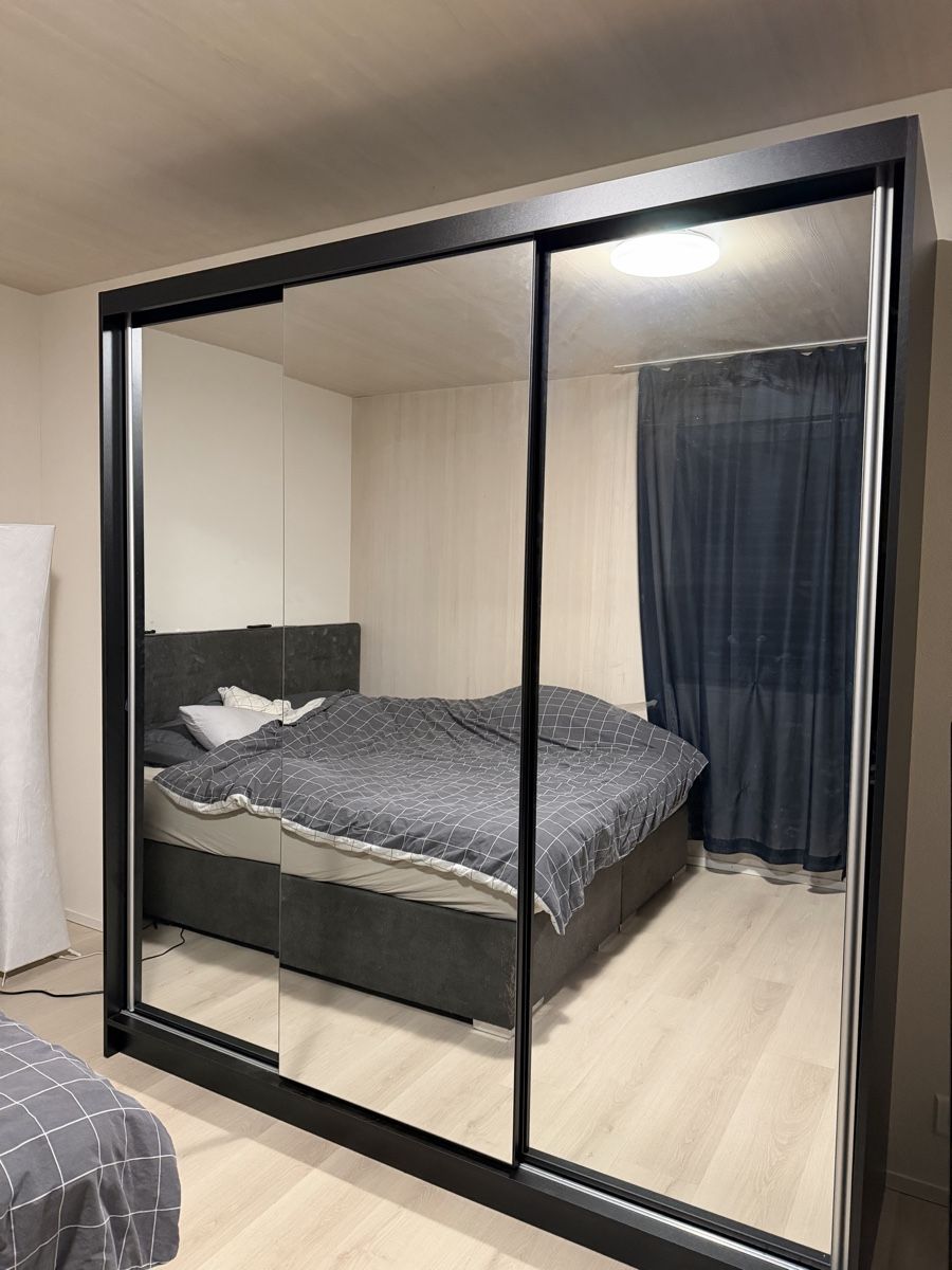 Garderobe: Kleiderschrank – Gebraucht aus Niederbipp von sch_zbv9