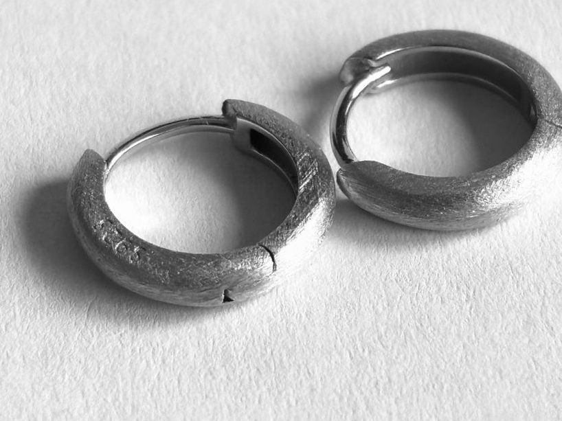Orecchini pendenti & Orecchini a lobo: Small Huggies Earrings. 925 silver.size 8.5 mm – Nuovo (secondo la descrizione) da Dübendorf venduto da S1973E
