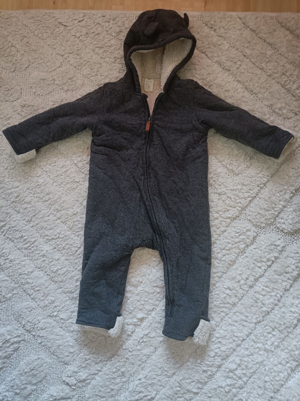 H&M Completi, tute sportive e funzionali: Fleece overall mit Teddyfutter – Usato da Laupersdorf venduto da Naelya21