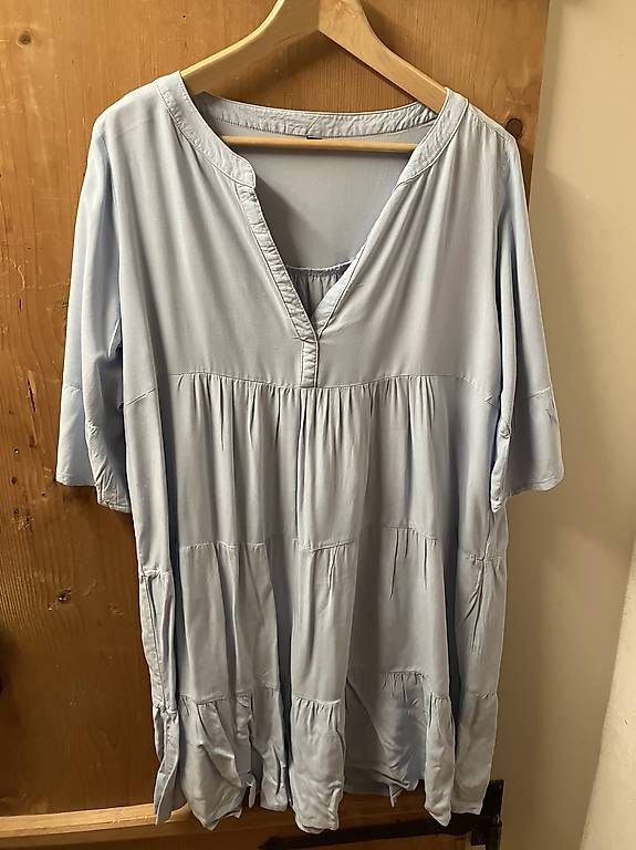 Vestiti: Sommerkleid hellblau Gr.40 – Usato da Brunnadern venduto da Bumlebee