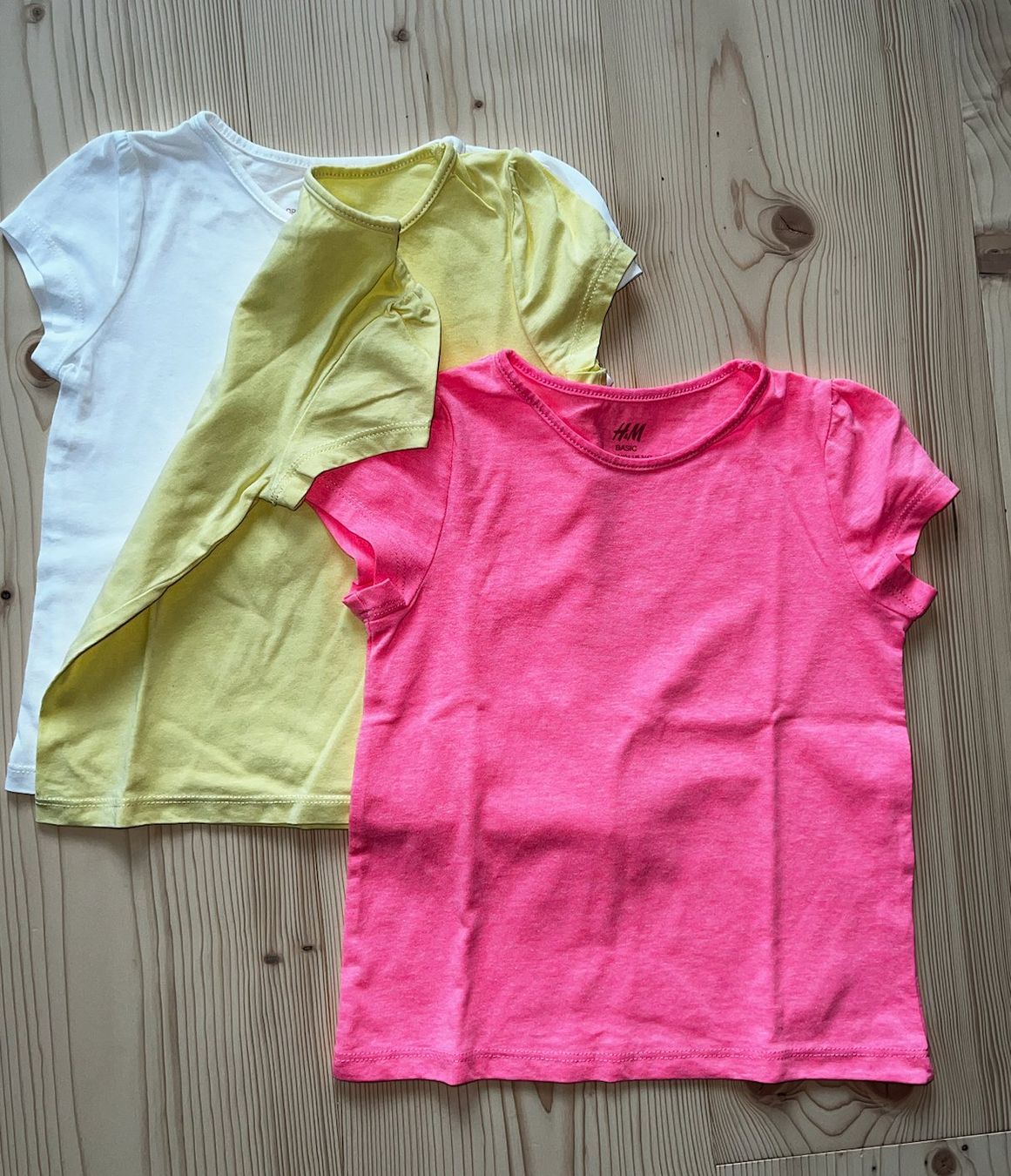 H&M Camicette, T-shirt & Top: H&M Set 3er-Pack Baumwoll-T-Shirts Gr.98/104 – Nuovo (secondo la descrizione) da Zürich venduto da normanprice 3