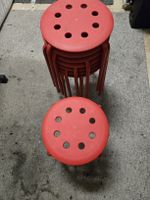 Tabourets empilables rouges lot de 7