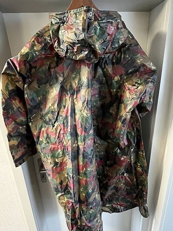 Cappotti: Armee Regenschutz – Usato da Hägendorf venduto da Chev-Chelios89 1