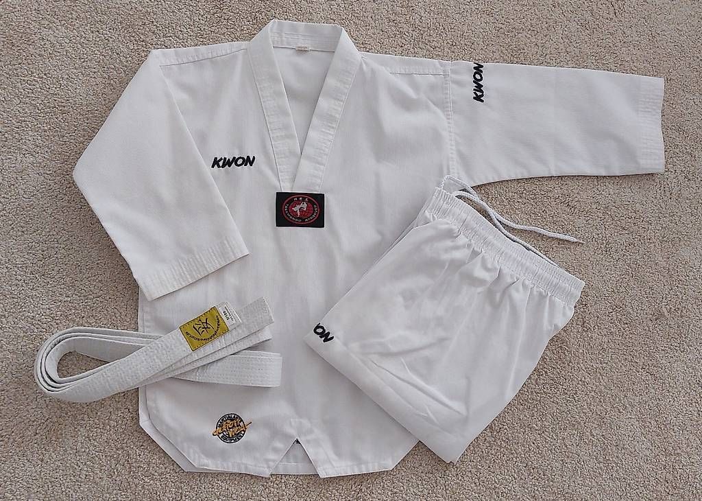 Vestes & Manteaux: Dobok Gr. 122 – D'occasion à Full-Reuenthal par Kimano