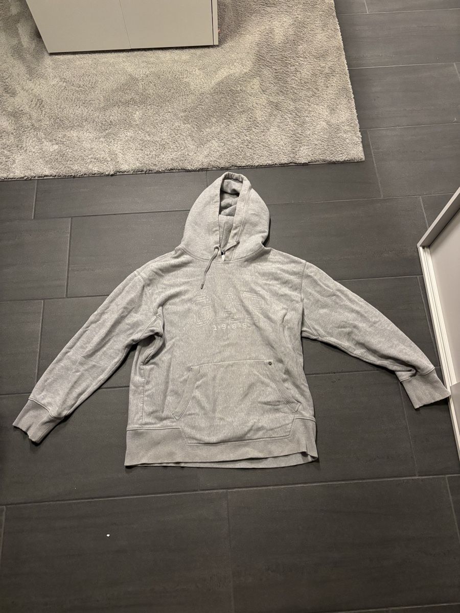 Maglioni & Felpe: Kapuzenpullover GAP grau Grösse L – Usato da Winterthur venduto da van_8fsq