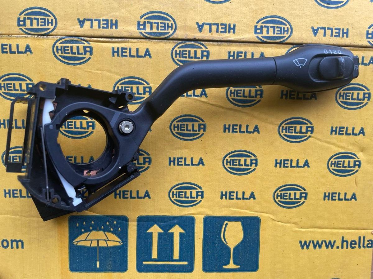 Volkswagen Tutti pezzi di ricambio auto: Commande Essuie-Glace VW Golf 3 1H6 953 503 AB – Usato da Denges venduto da Ricautomotive 1