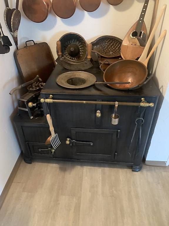 Cucine: Holzkochherd mit Kupferpfannen – Usato da Mauren TG venduto da Kochmario 1