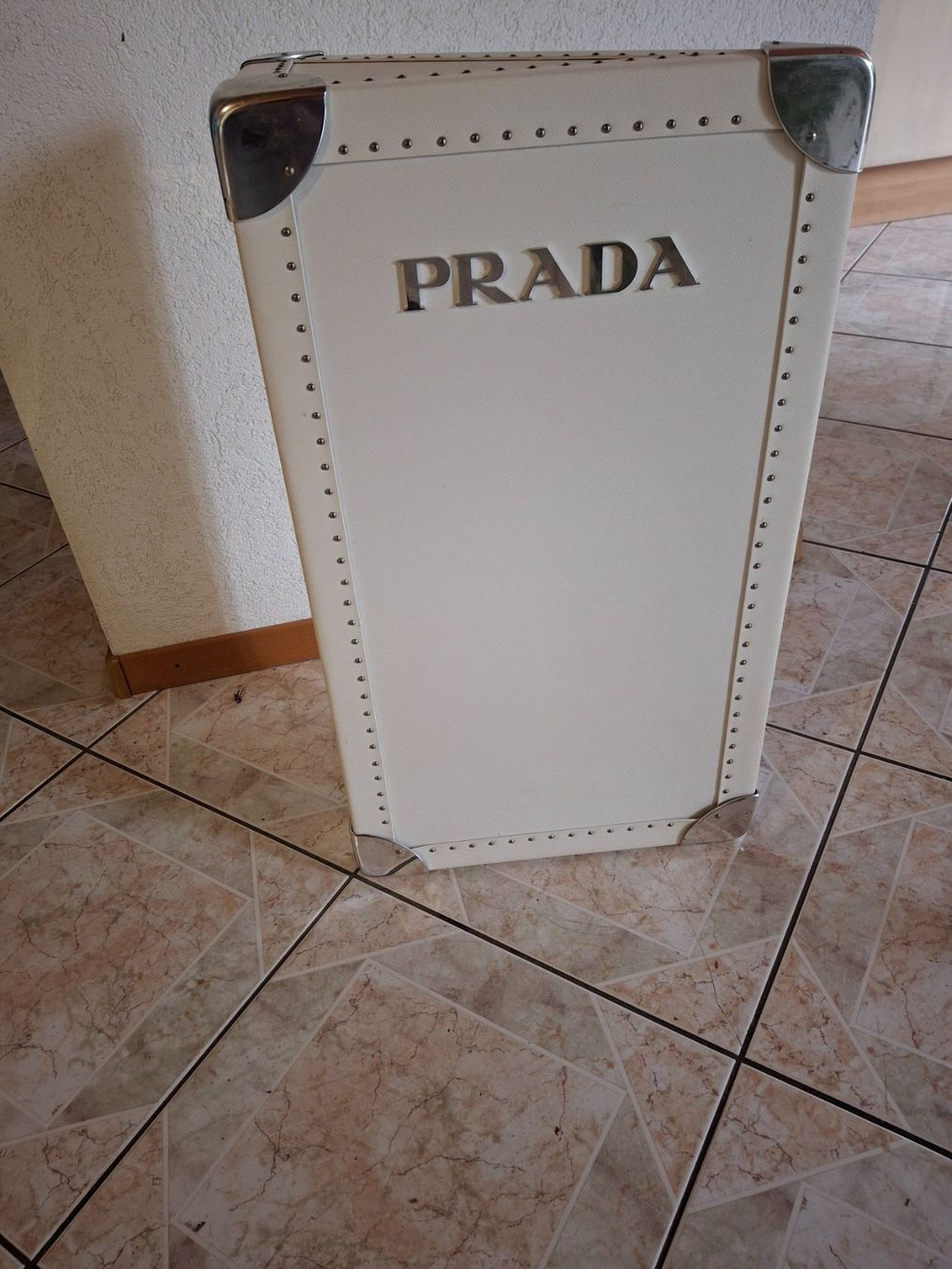 Altro in Decorazioni & Accessori: Présentoir - support hauteur 71 cm marque Prada – Usato da Villiers venduto da san_jn5w