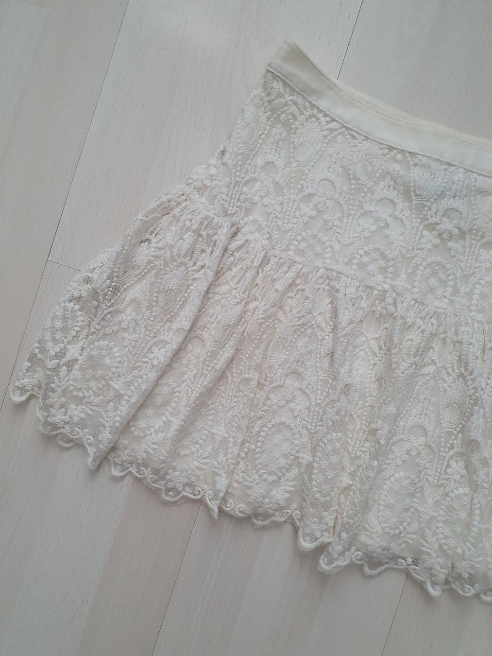 H&M Gonne: Hellbeiger Spitzenrock Gr XS – Usato da Münsingen venduto da BlackTears-3 1